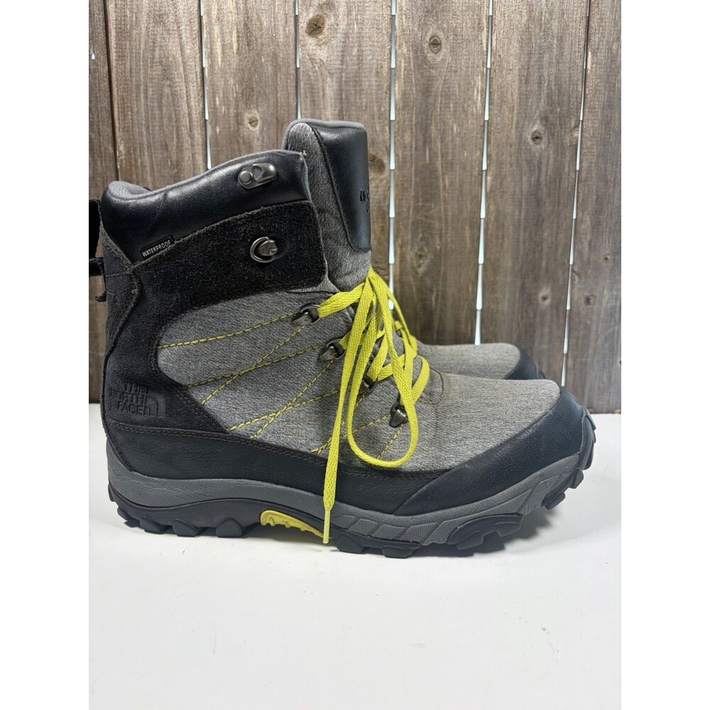 The North Face Chilkat LE Men’s Waterproof Hiking Boots US 12 Medium with flaw